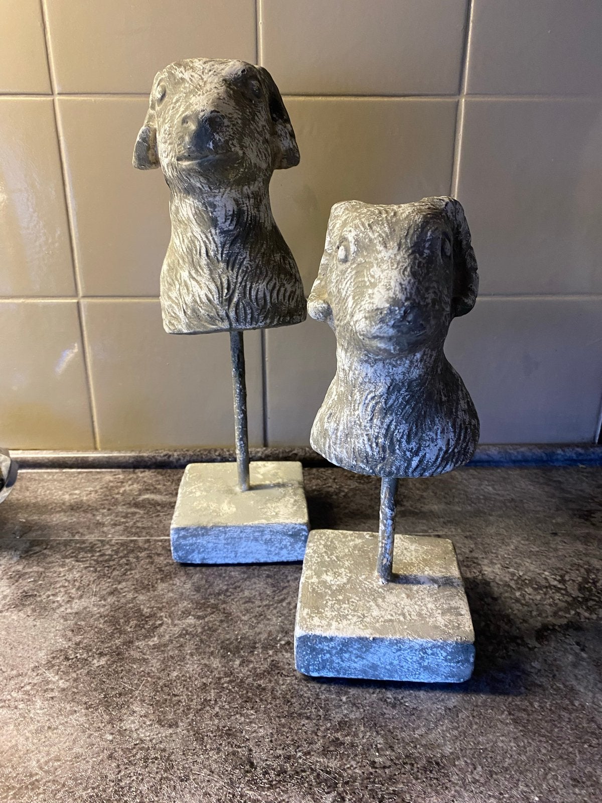Set van 2 beeldjes, Vintage, Gebruikt, Ophalen of Verzenden, Grijs