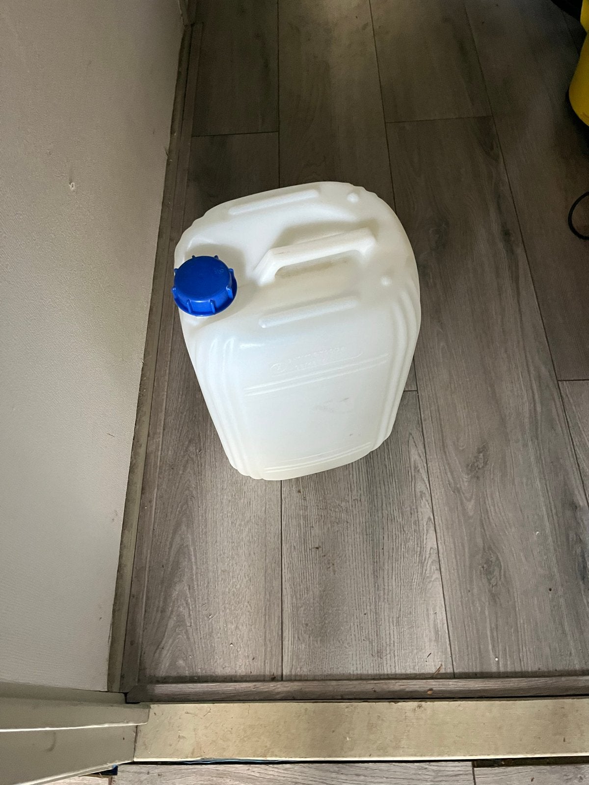 20 liter jerrycans (8 stuks) - niet voor water, Ophalen, Doos, Minder dan 35 cm