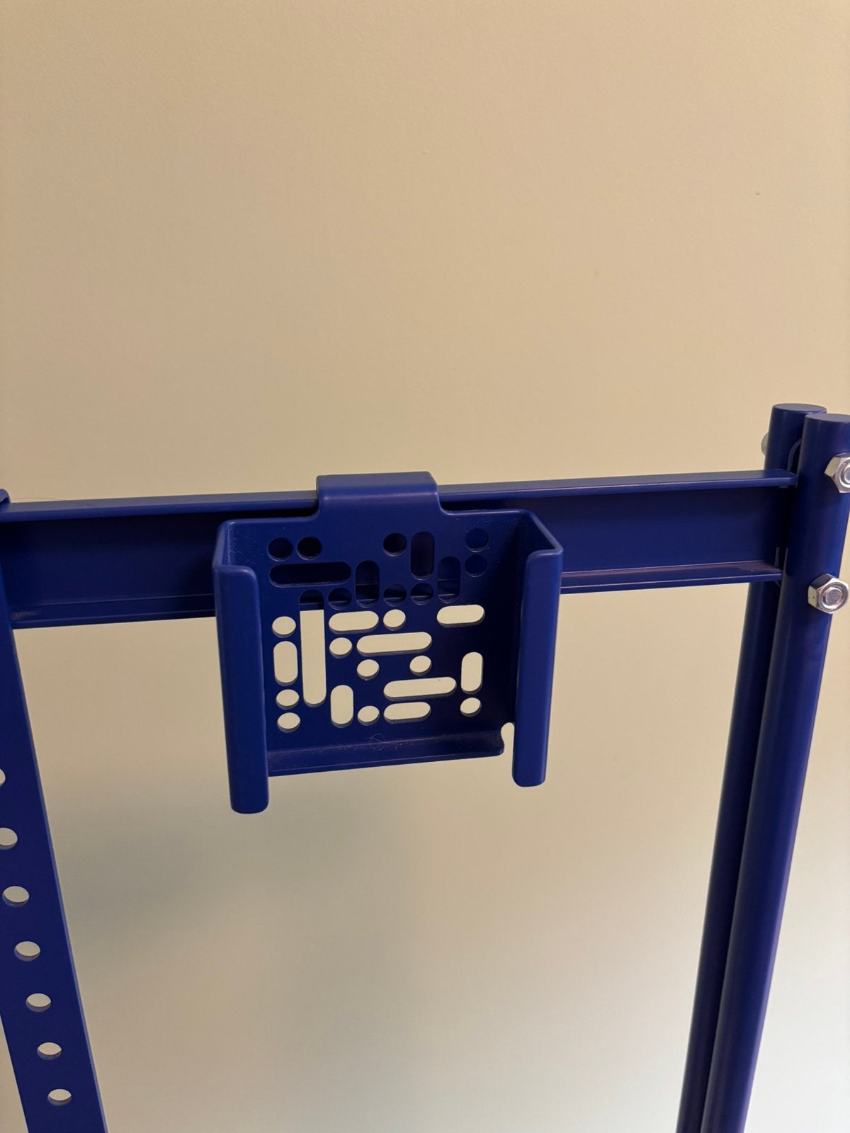 Pedestal Apple TV Mount in Ultra Marine, Ophalen, Zo goed als nieuw