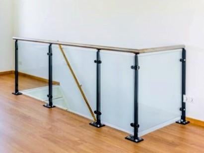 Hoogwaardige balustrade trap - glas en staal h102×l272×b97, Ophalen, Zo goed als nieuw, Minder dan 2 meter