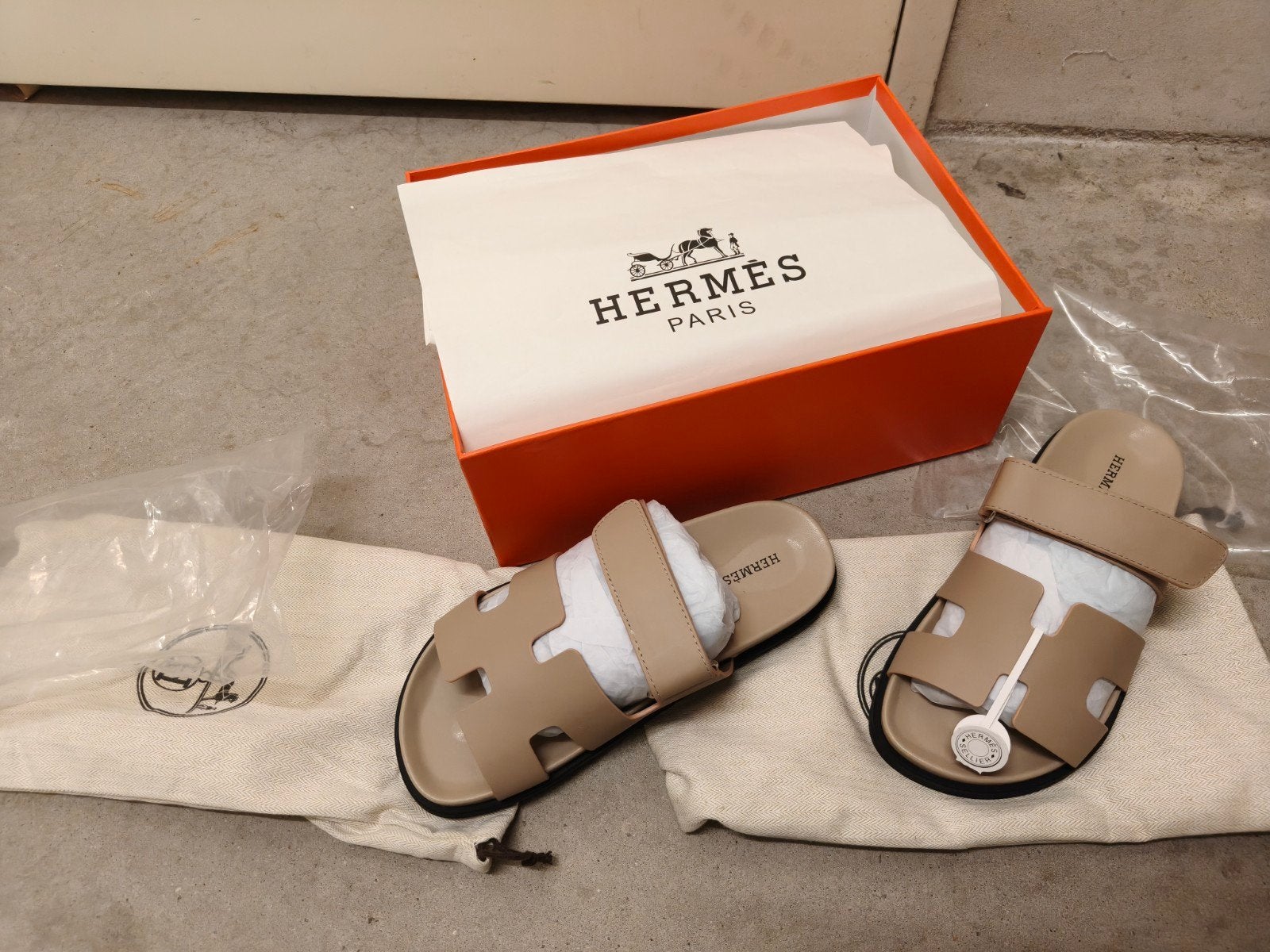 Hermes Cyhpre Slippers Sandalen maat 38 en 39 Nieuw, Ophalen of Verzenden, Nieuw