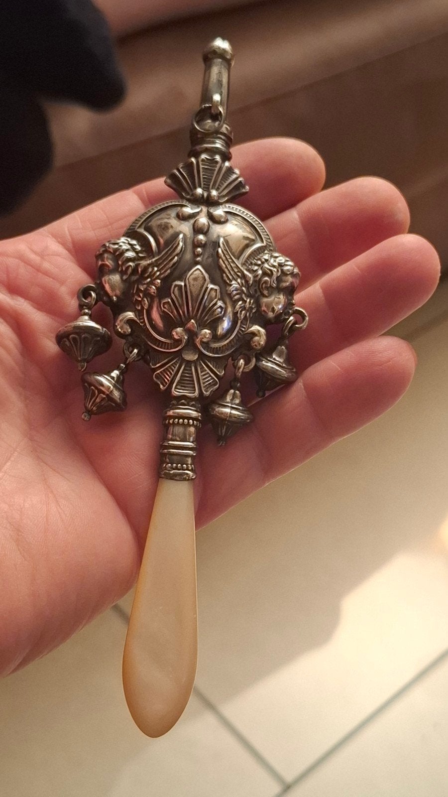 Antieke Zilveren Rammelaar, met Engelen kopjes., Verzenden, Zilver
