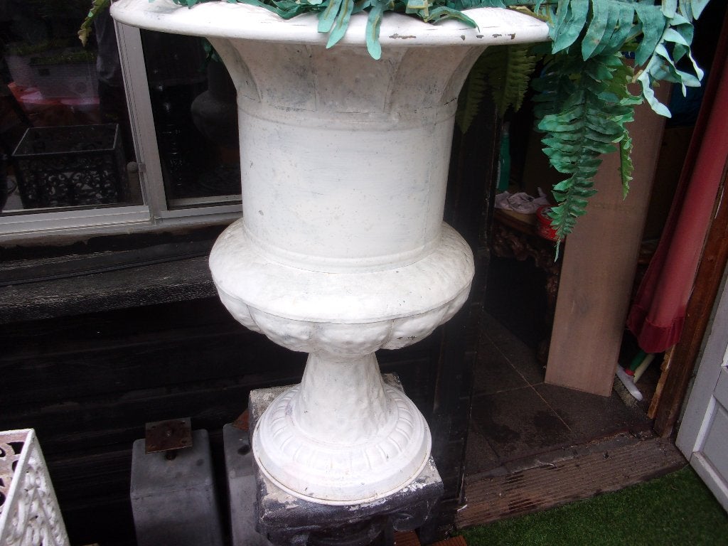 Grote witte bloembakken/plantenbakken op voet, set van 2, Ophalen, Gebruikt, Minder dan 60 cm, Rond