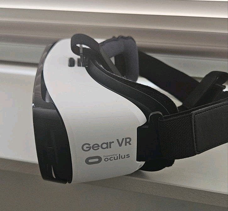 Samsung Gear VR (Powered by Oculus), Ophalen of Verzenden, Zo goed als nieuw, VR-bril
