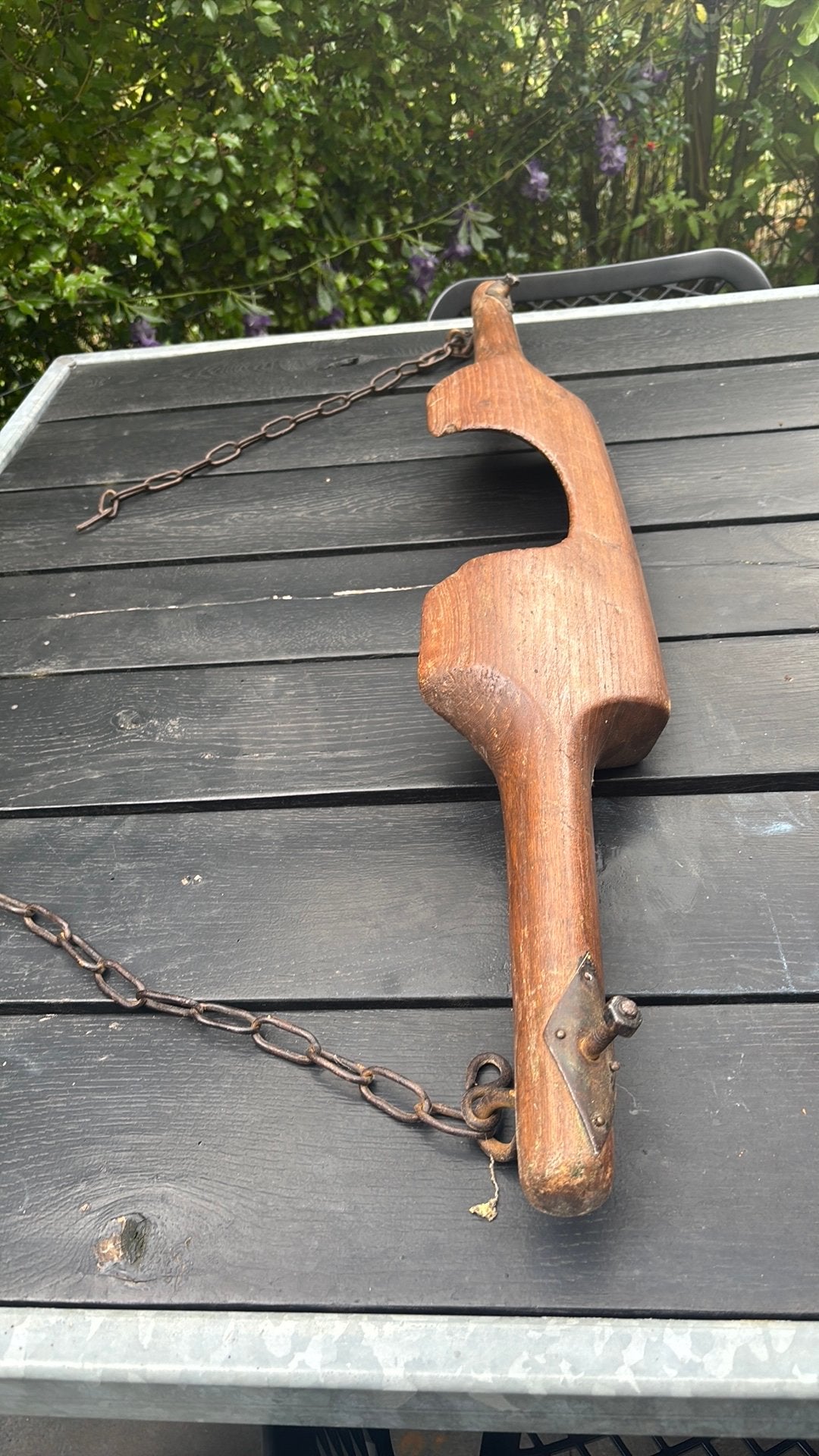 Antieke houten juk met kettingen, Ophalen