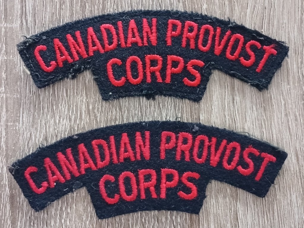 Set Canadian Provost Corps, Verzamelen, Militaria | Tweede Wereldoorlog, Ophalen of Verzenden, Landmacht, Engeland, Embleem of Badge