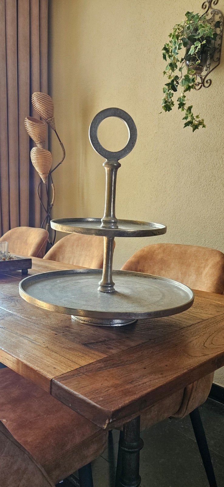 Decoratieve etagere van metaal - 2 lagen, Ophalen, Gebruikt, Met opstaande rand, Rond