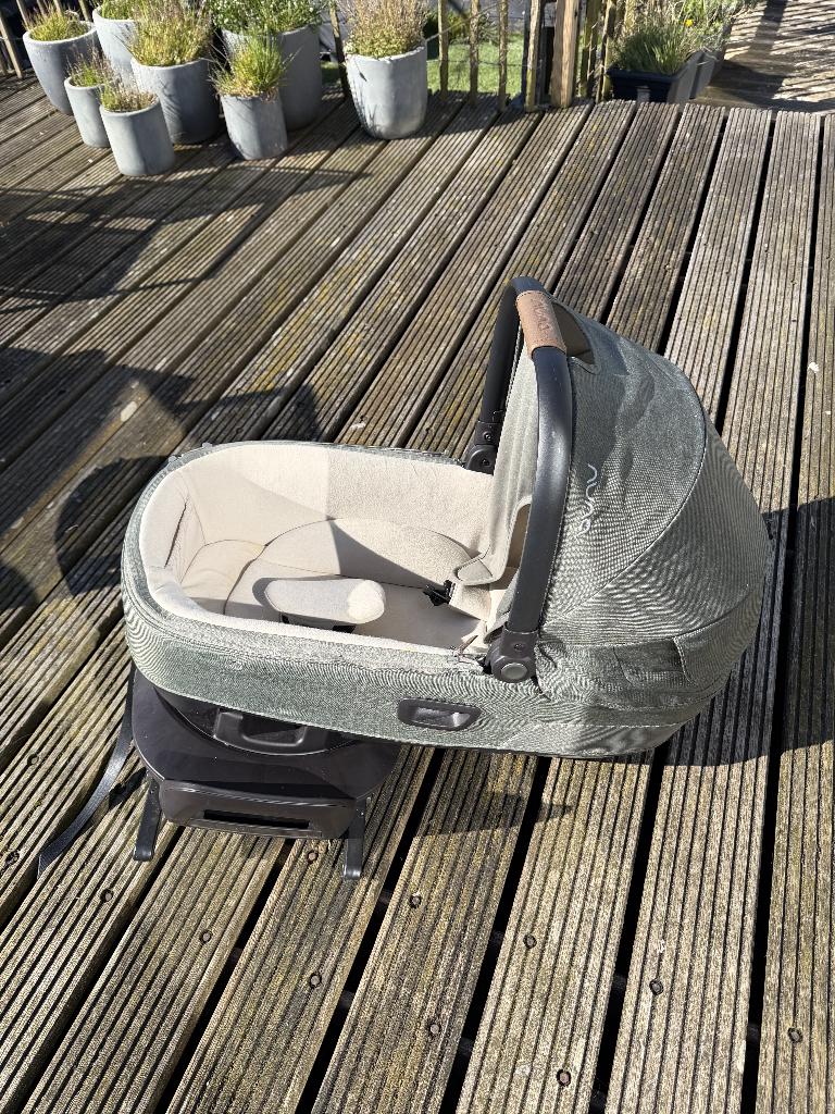 Nuna autoreiswieg + Nuna 360 Base Next, Zo goed als nieuw, Isofix, Ophalen, Overige merken