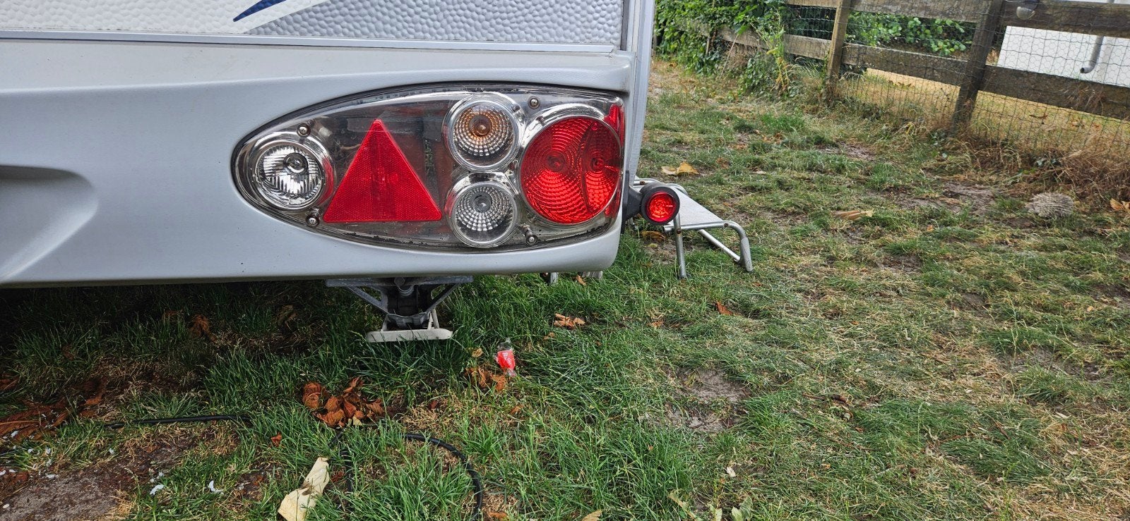Gezocht: 1 rechter achterlicht voor Fendt Diamant 2003, Caravans en Kamperen, Ophalen of Verzenden, Gebruikt