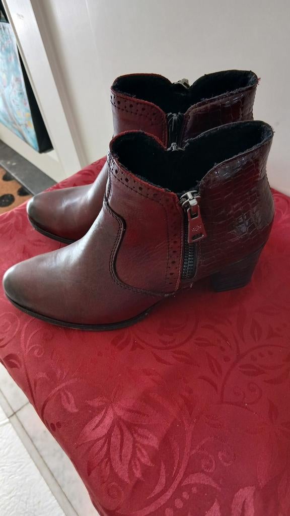 Enkellaarsjes, Ophalen of Verzenden, Zo goed als nieuw, Rood
