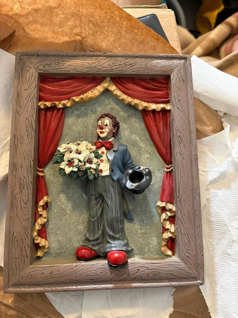 Gilde Handwerk Clown Beeldje in Lijst  € 50,00, Ophalen