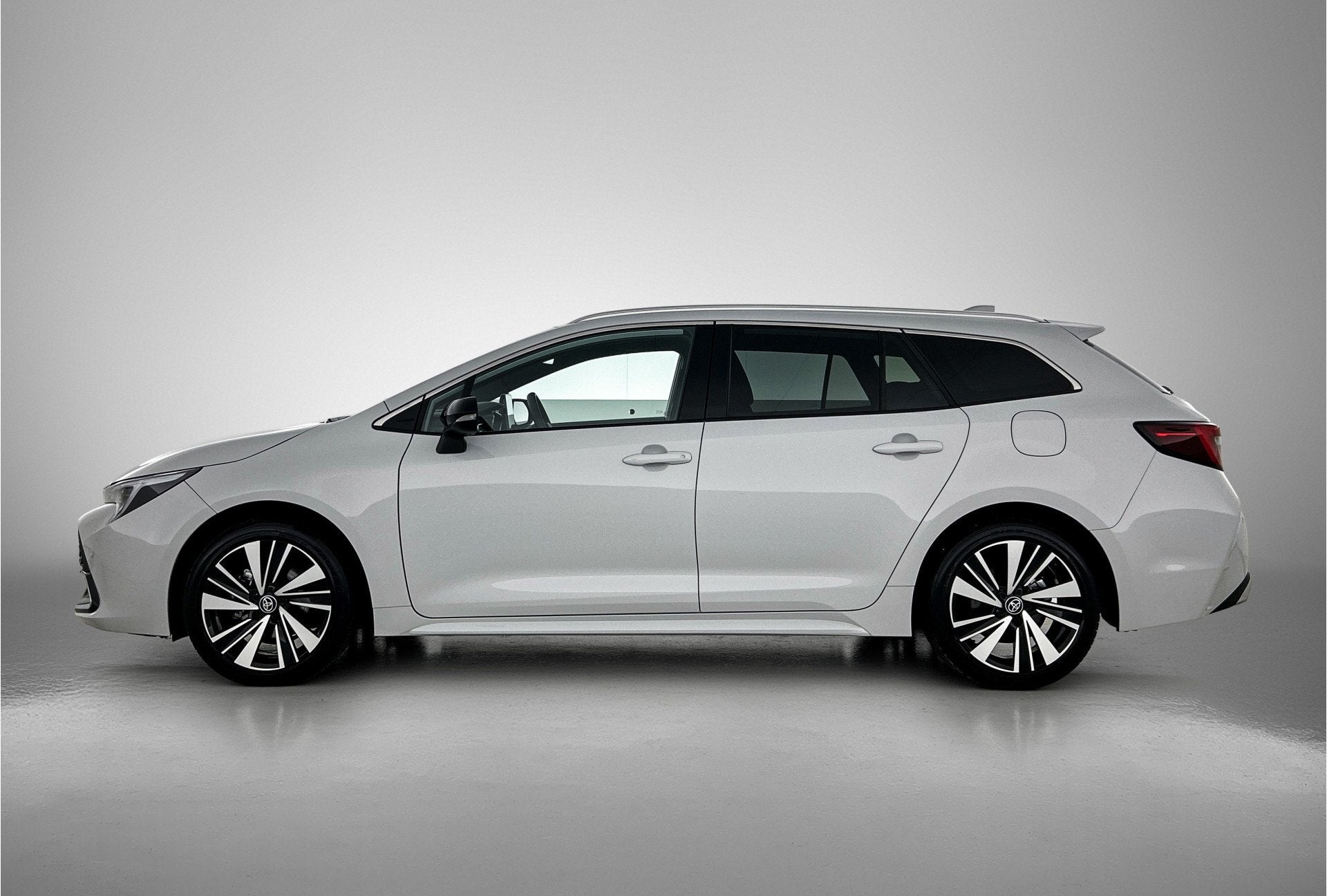 Toyota Corolla Touring Sports Hybrid 140 Dynamic | BTW voert, Auto's, 450 kg, Gebruikt, 4 cilinders, Origineel Nederlands
