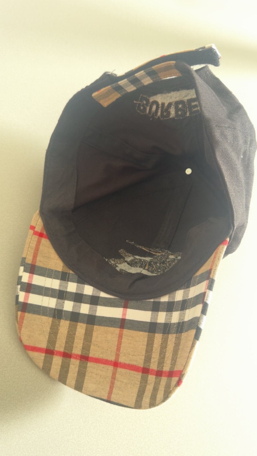 Nieuwe Burberry pet met klassiek ruitpatroon, Ophalen of Verzenden, Nieuw, One size fits all, Pet