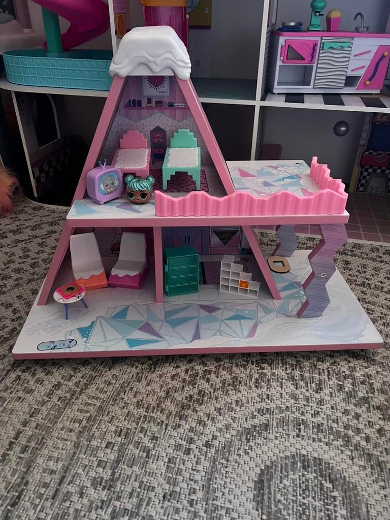 LOL poppenhuis winter chalet, Ophalen, Zo goed als nieuw, Poppenhuis