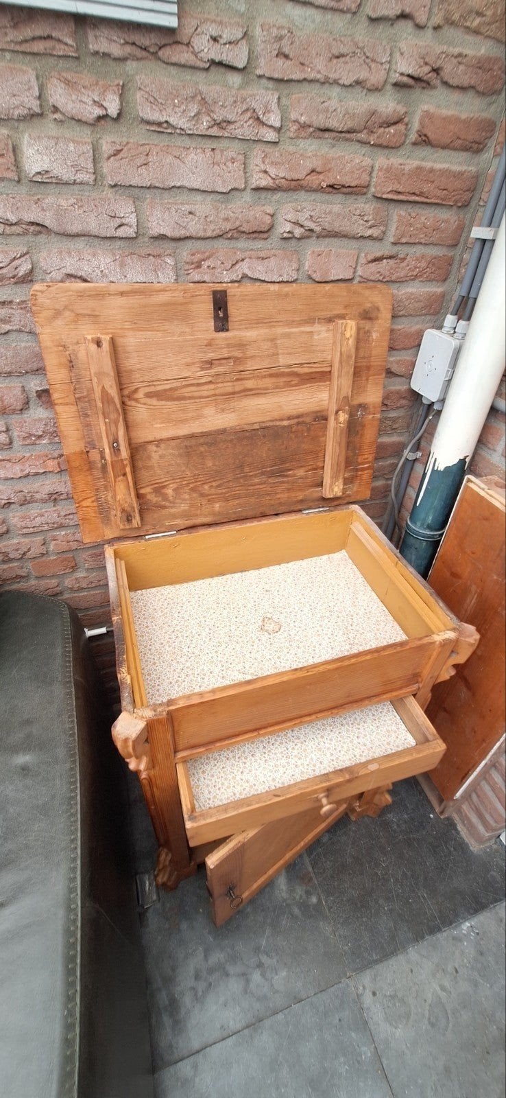 oud wastafel kastje, Ophalen