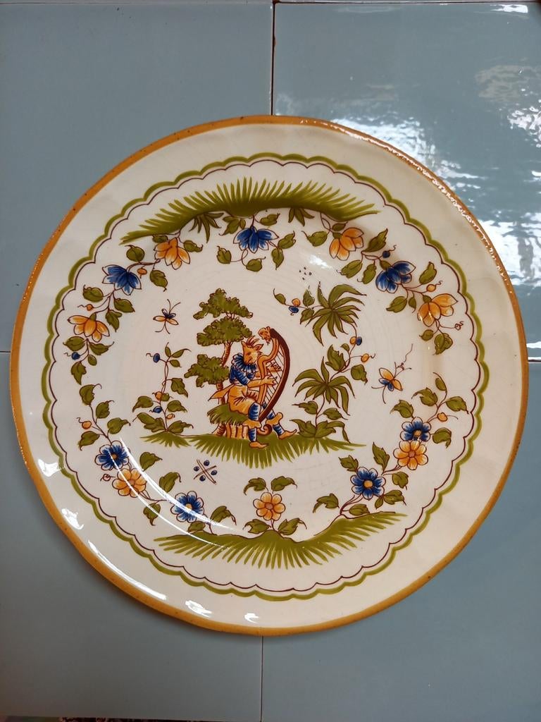 Reproductie Vieux Moustiers 18e eeuw bord, Ophalen of Verzenden