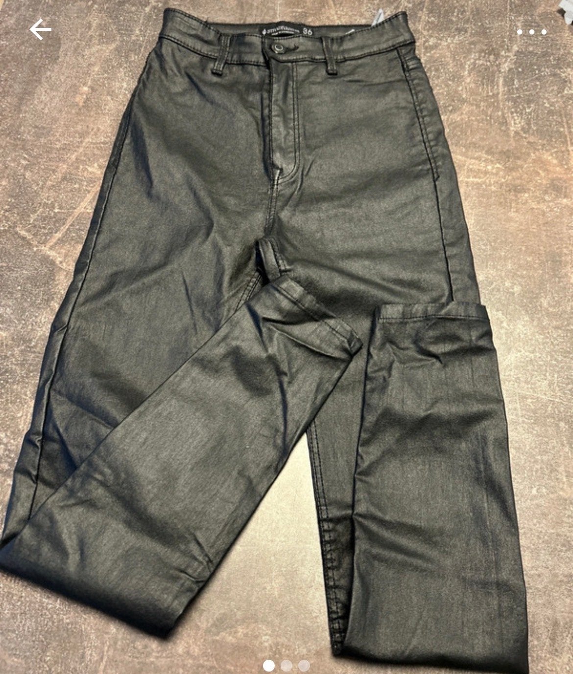 Stradivarius Zwarte Nep Leren Broek Maat S, Zwart, Ophalen of Verzenden, Zo goed als nieuw, Maat 36 (S)