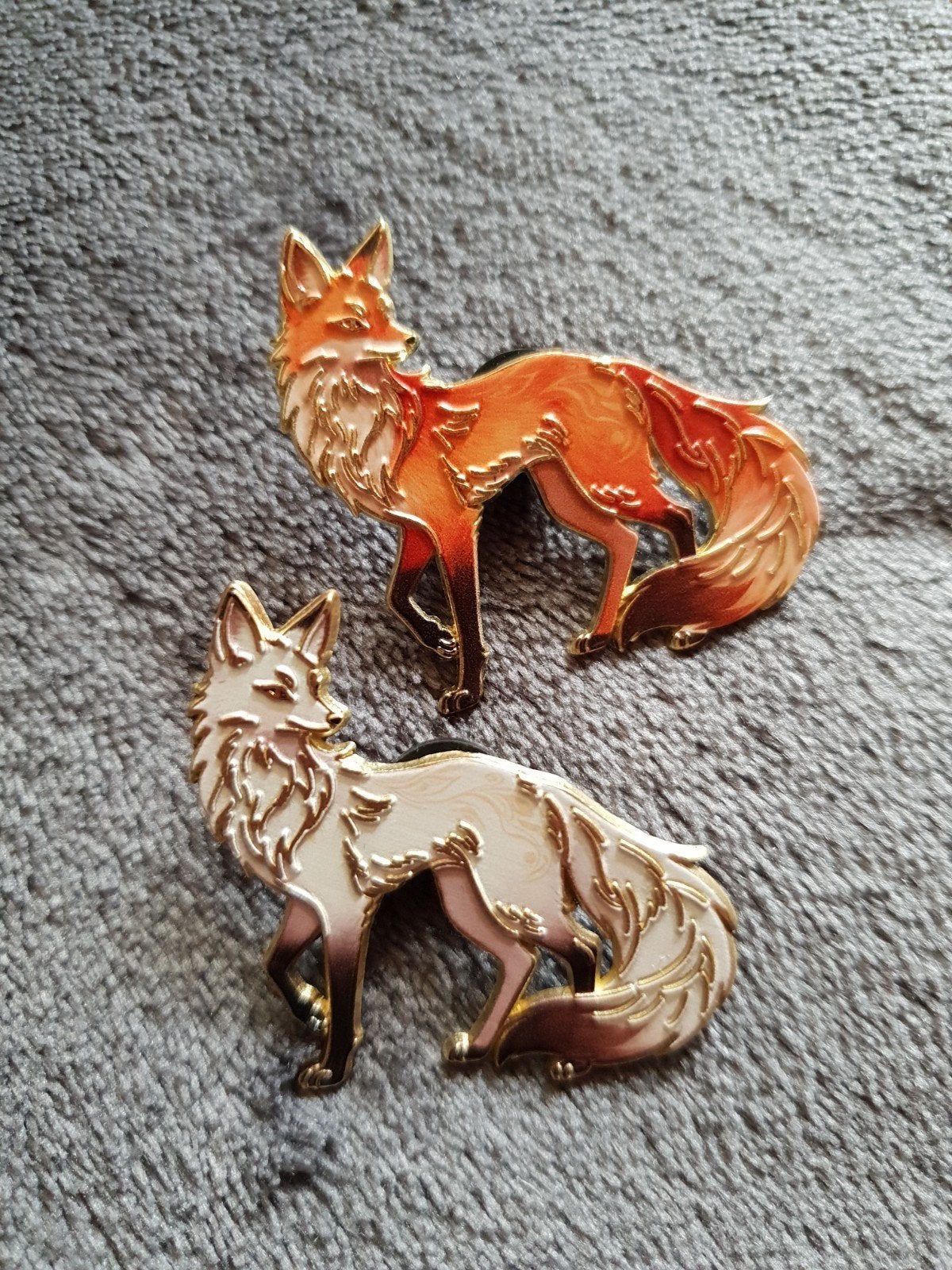 Vos + Poolvos emaille pins / speldjes, Overige materialen, Overige kleuren, Minder dan 4 cm, Ophalen of Verzenden