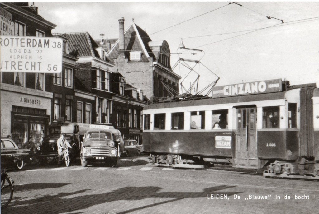 Leiden, De Grote Blauwe tram op de Kort rapenburg. 6458, Verzamelen, Verzenden, 1960 tot 1980, Ongelopen, Zuid-Holland