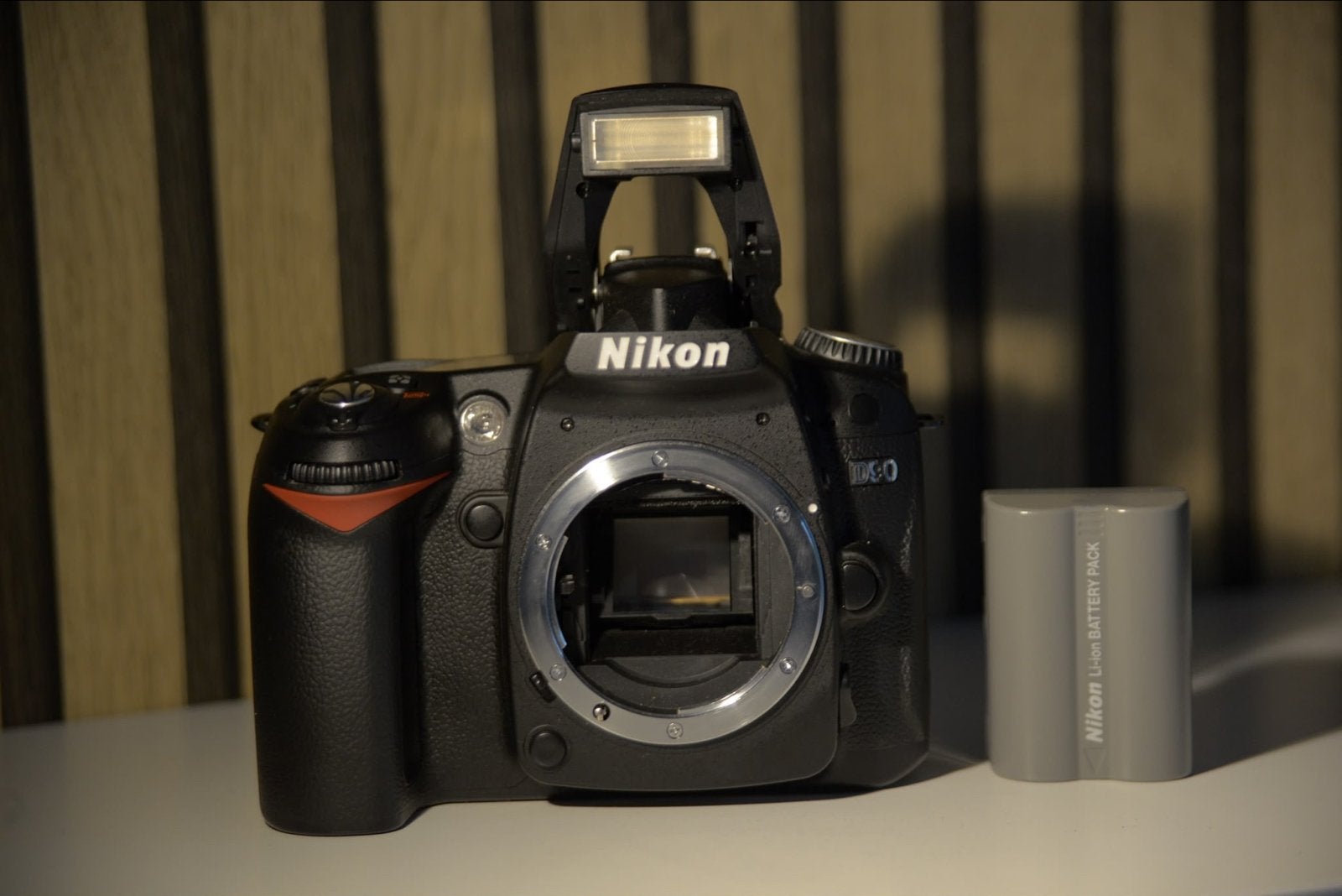Nikon D90 DSLR Camera - Legendarisch met Videofunctie, Gebruikt, Spiegelreflex, Ophalen of Verzenden, Accu