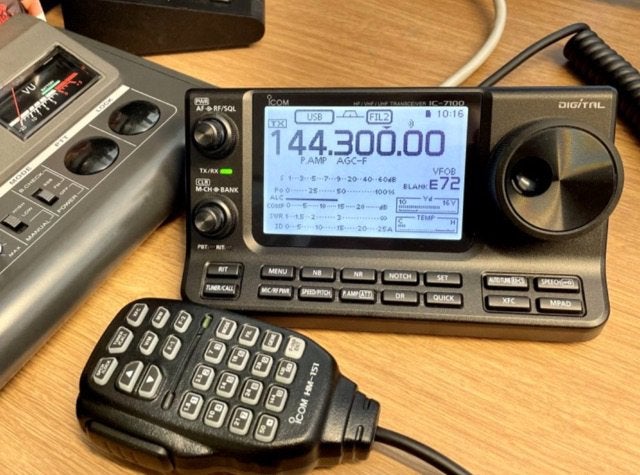 Icom ft-7100   nieuwstaat!, Ophalen of Verzenden, Zo goed als nieuw