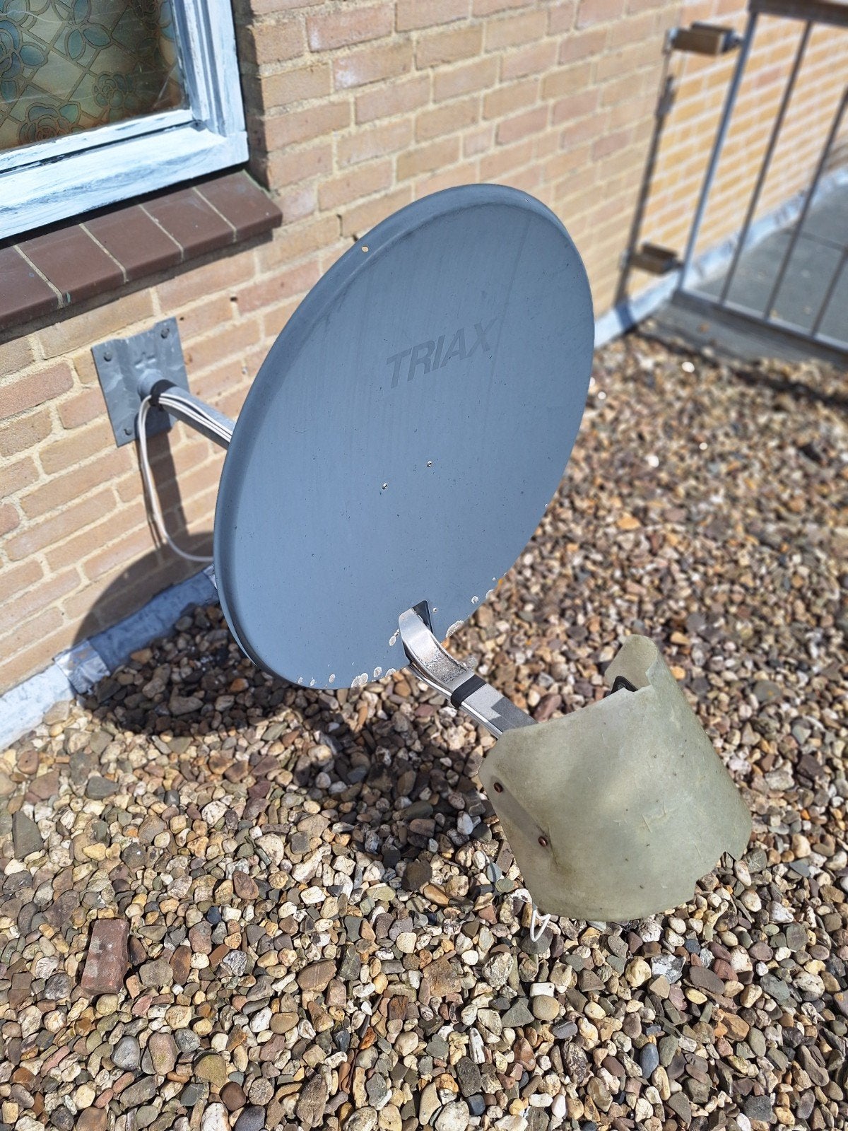 Triax schotel met spec BBC ontvangstkop en lange coaxkabe, Ophalen
