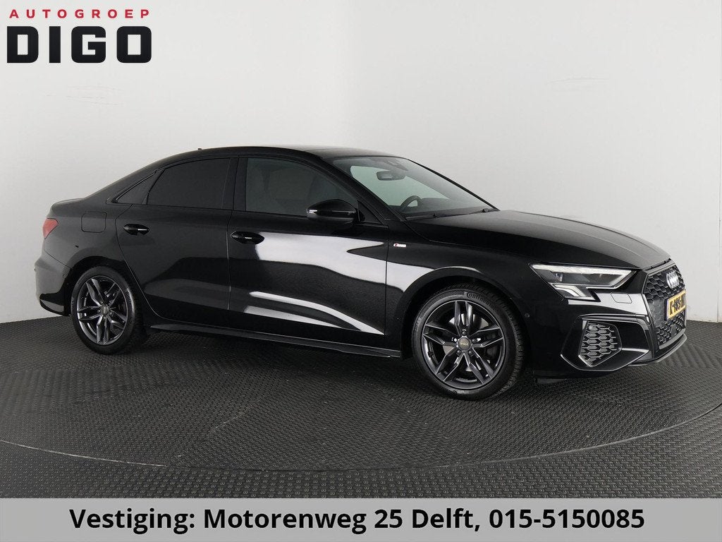 Audi A3 Limousine 35 TFSI S EDITION AUTOMAAT SCHUIF/PANODAK, 4 cilinders, 150 pk, Leder en Stof, Zwart