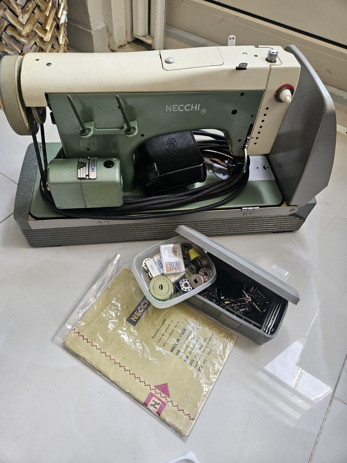 Necchi Lelia 513 Naaimachine met accessoires, Ophalen of Verzenden
