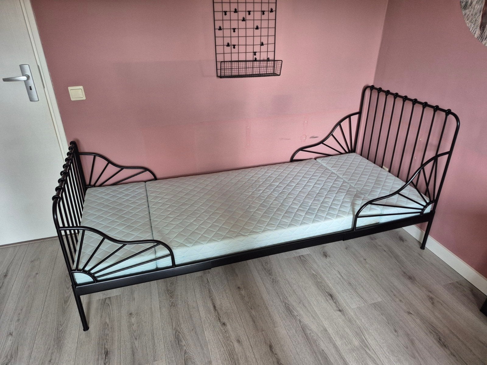 IKEA Minnen uitschuifbaar kinderbed met matras, Ophalen, Eenpersoons, Zwart, Klassiek, Uitschuifbaar