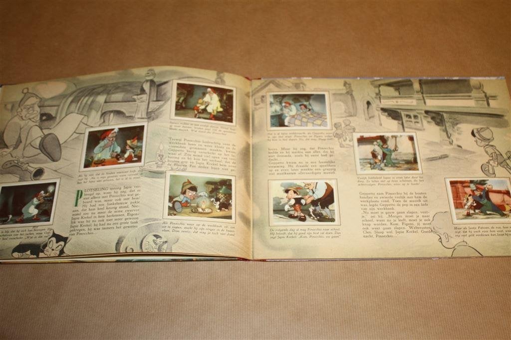 Walt Disney's Pinocchio. Compleet plaatjesalbum. 1957., Ophalen of Verzenden, Gelezen