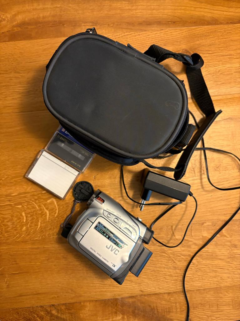 JVC Digital Video Camera - Mini DV met 25x optische zoom, Ophalen, Mini dv, Gebruikt, JVC
