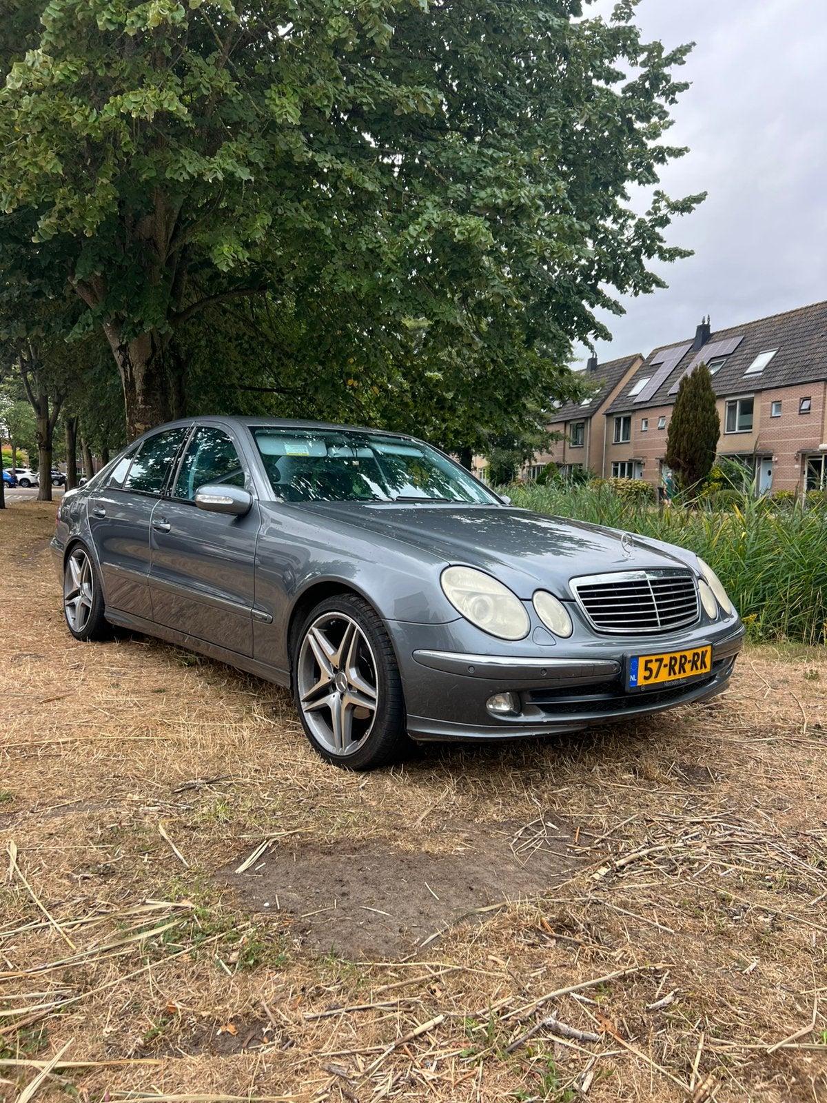 Mercedes-Benz E-Klasse 2.1 CDI E200 Sedan AUT 2005 Grijs, Auto's, Automaat, Achterwielaandrijving, 4 cilinders, 1535 kg