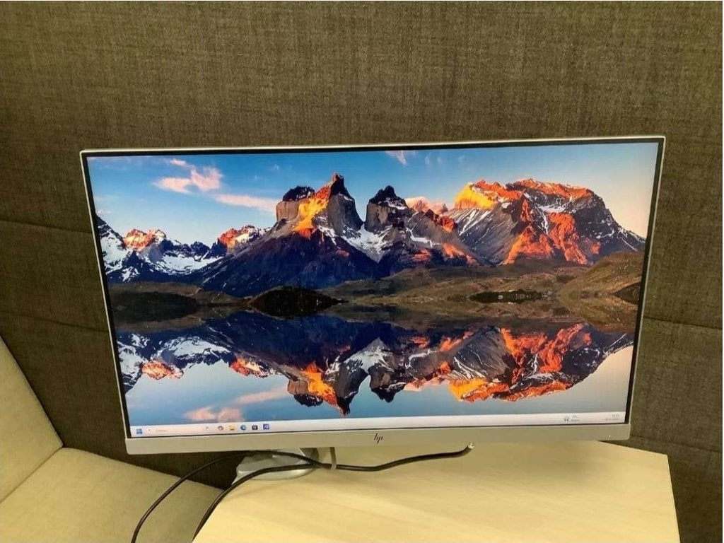 HP EliteDisplay E243 incl ergotron monitorarm (250x voorraad, Computers en Software, Monitoren, IPS, Krijgsman 75  1186 DR Amstelveen