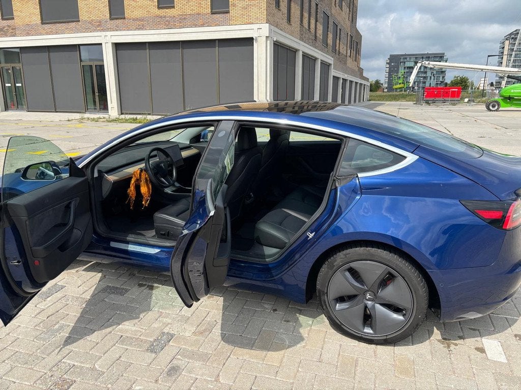Tesla Model 3, Gebruikt, Blauw, Stoelverwarming, 302 pk