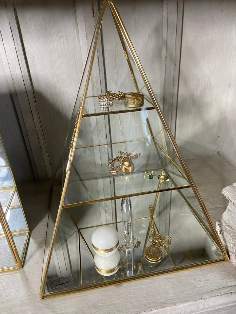 Gouden vitrine in pyramide vorm, Met plank(en), Minder dan 50 cm, Ophalen of Verzenden, Minder dan 25 cm