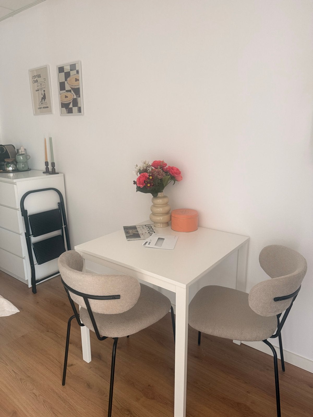 IKEA tafeltje - Compact en Stijlvol, Ophalen, Overige materialen, Gebruikt, Vierkant