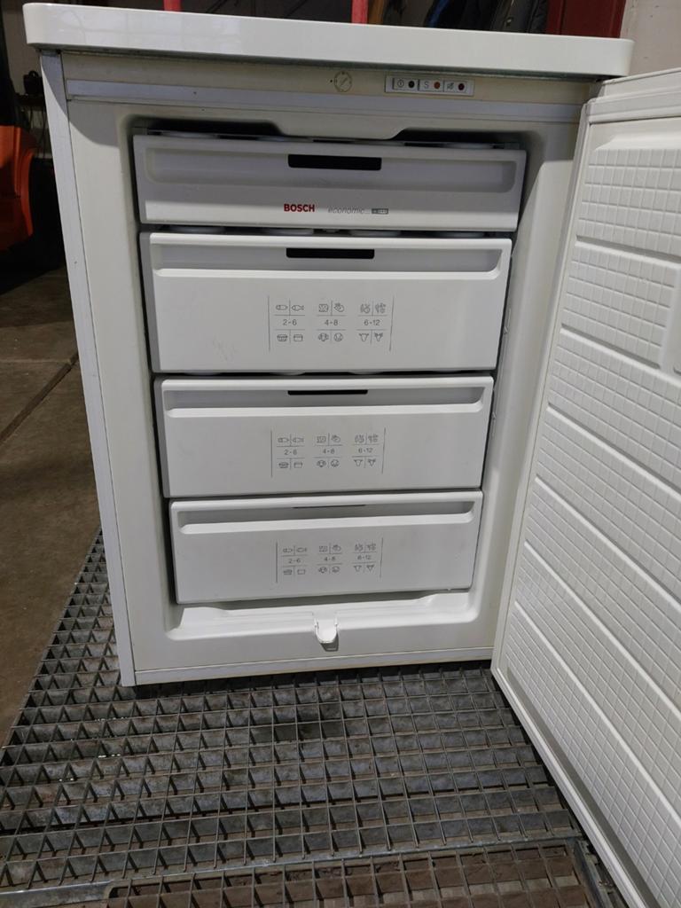 Bosch Economic Vrieskast - Compact en Efficiënt, Witgoed en Apparatuur, Vriezers en Diepvrieskisten, Gebruikt, Ophalen, Vrieskast