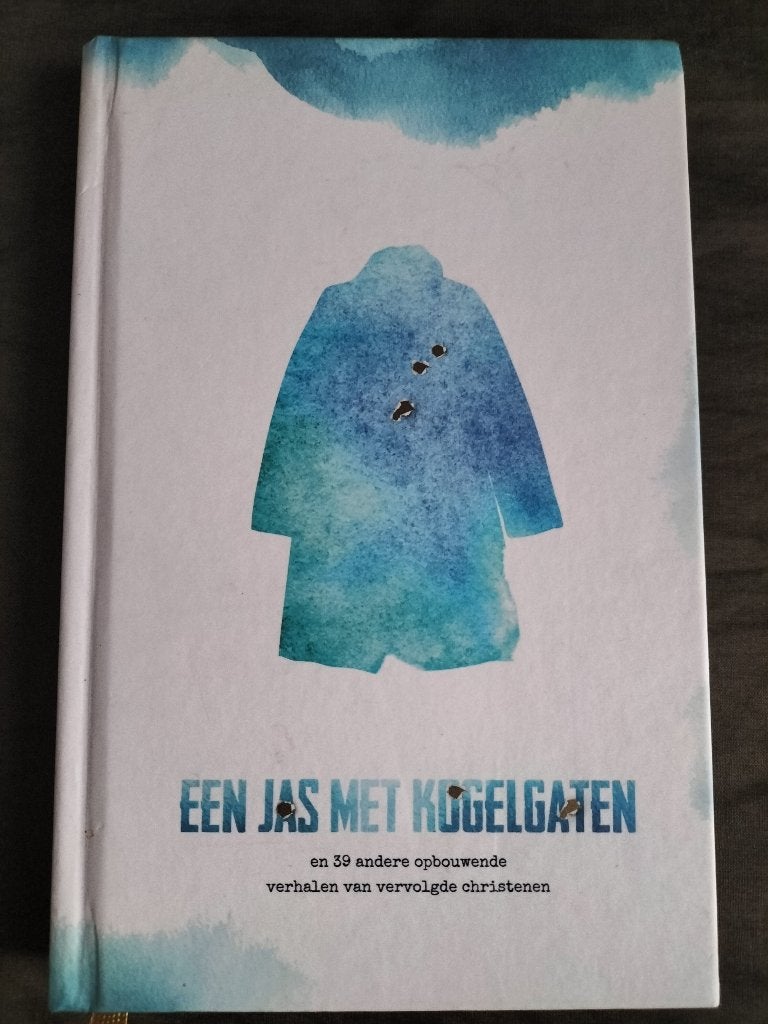 Een jas met kogelgaten (verhalen vervolgde christenen), Boeken, Biografieën, Zo goed als nieuw, Ophalen of Verzenden