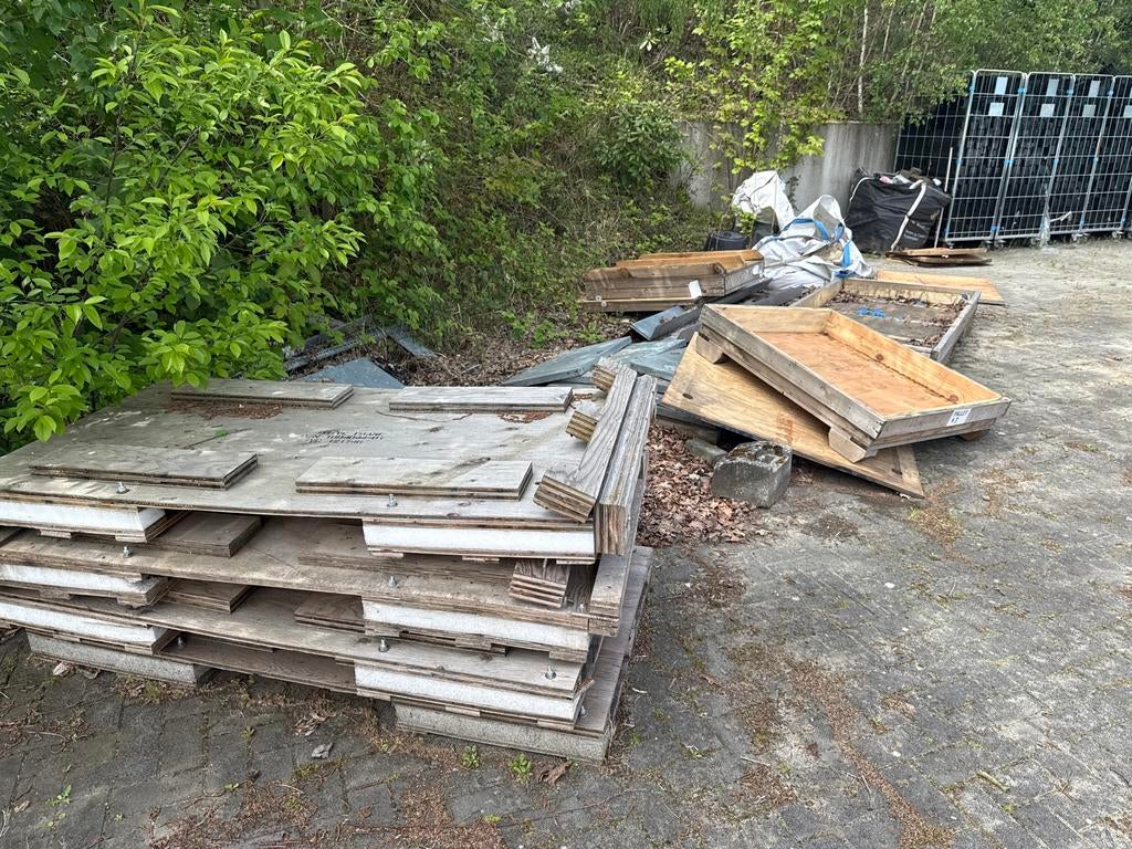 Gratis ophalen: Diverse houten platen en bakken, Doe-het-zelf en Verbouw, Steigers, Ophalen of Verzenden, Zo goed als nieuw