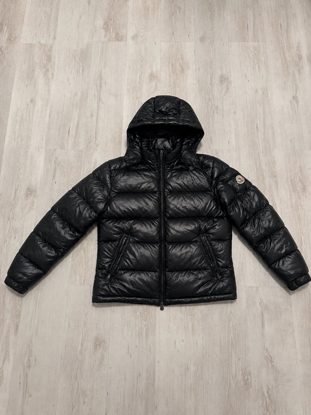 Moncler Maya Puffer Jas Zwart - Zo goed als nieuw, Kleding | Heren, Jassen | Winter, Ophalen of Verzenden, Zo goed als nieuw, Overige maten
