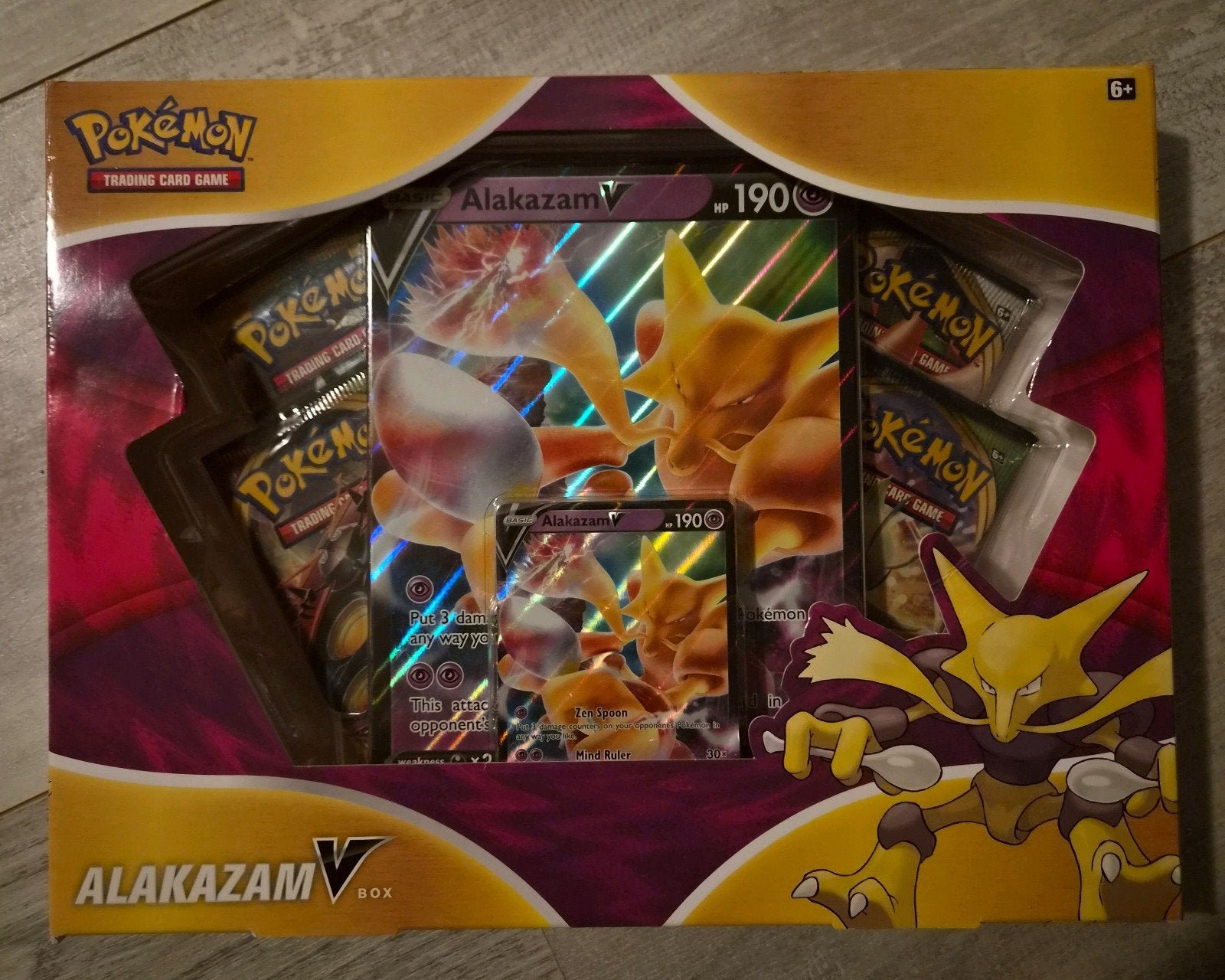 Alakazam V Box - Nieuw en Geseald, Verzenden, Nieuw, Boosterbox