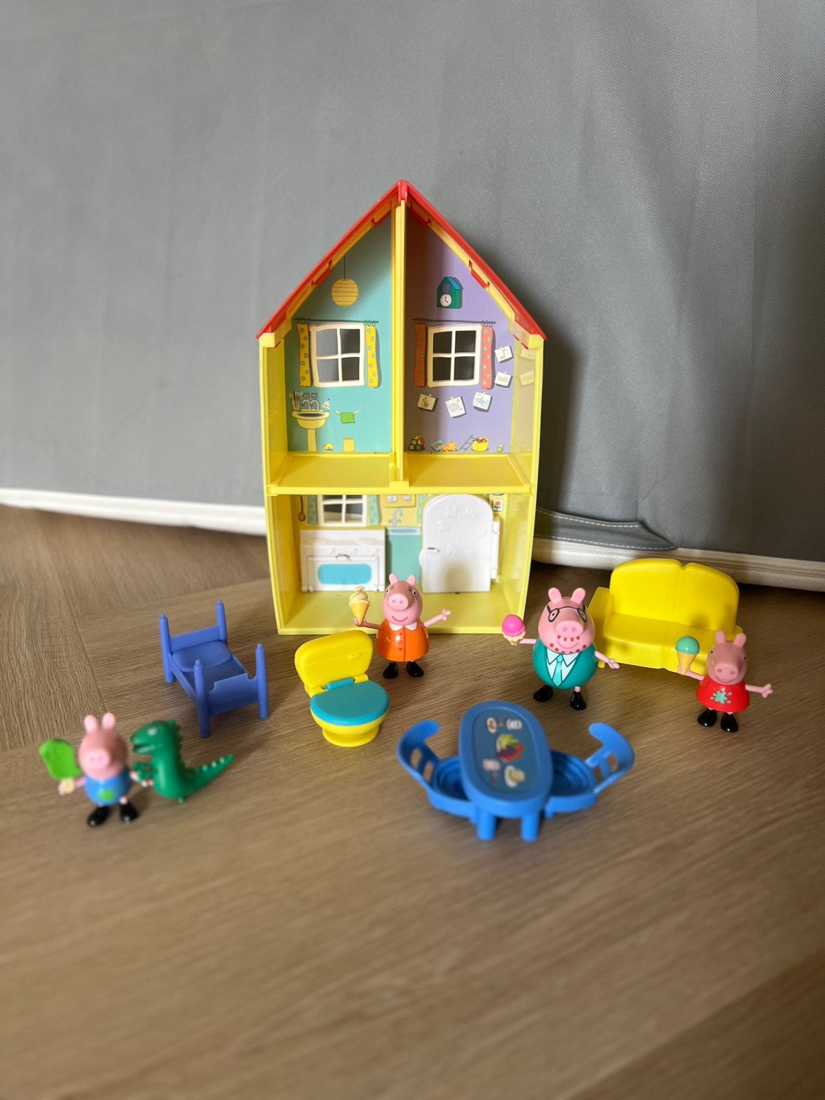 Peppa Pig speelhuis met figuurtjes, Ophalen, Zo goed als nieuw, Poppenhuis