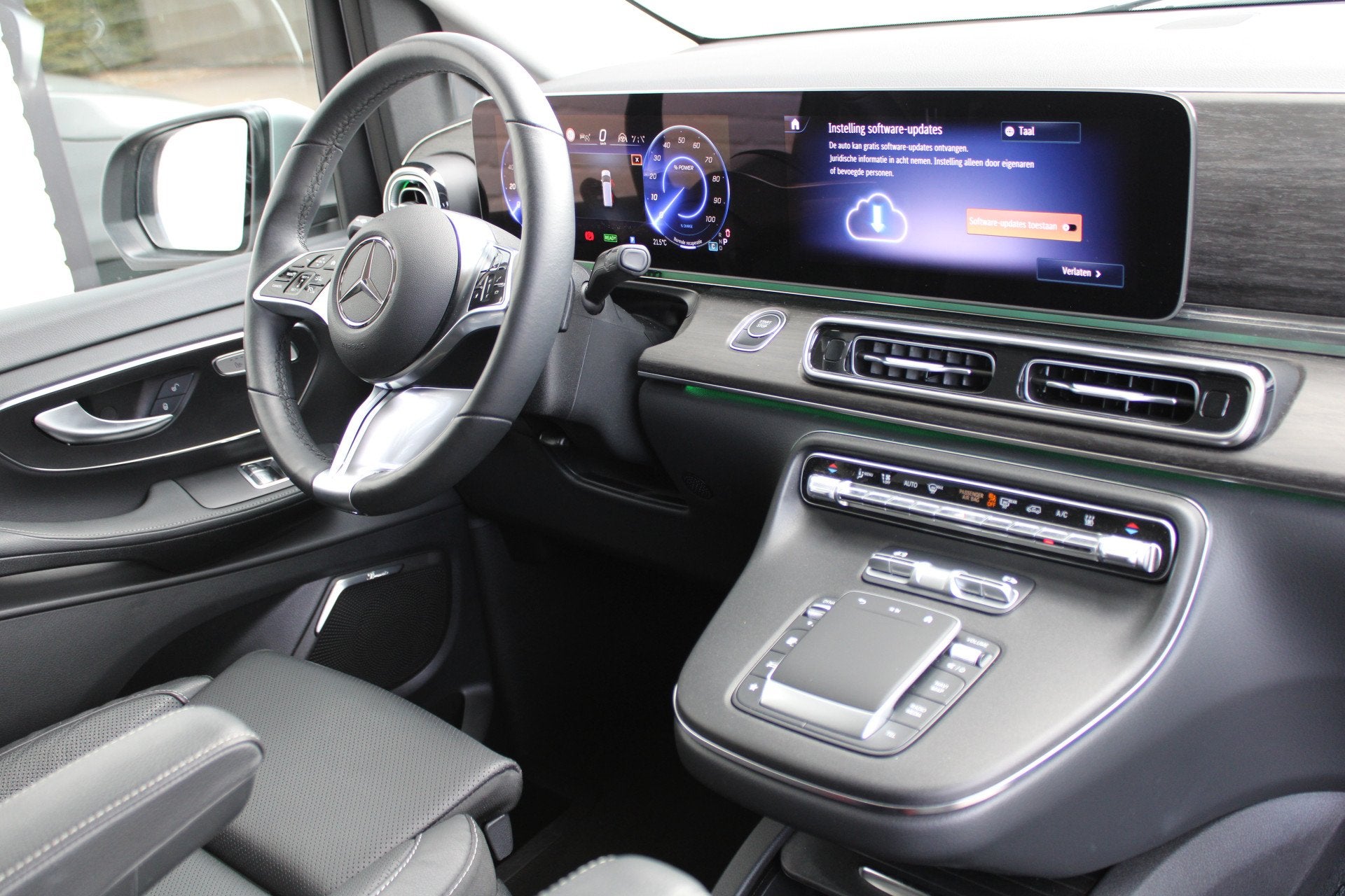 Mercedes-Benz EQV 300 L3 / Extra Lang / 7-Persoons / 2x Elec, Auto's, Dealer onderhouden, Gebruikt, Met garantie (alle), 2535 kg