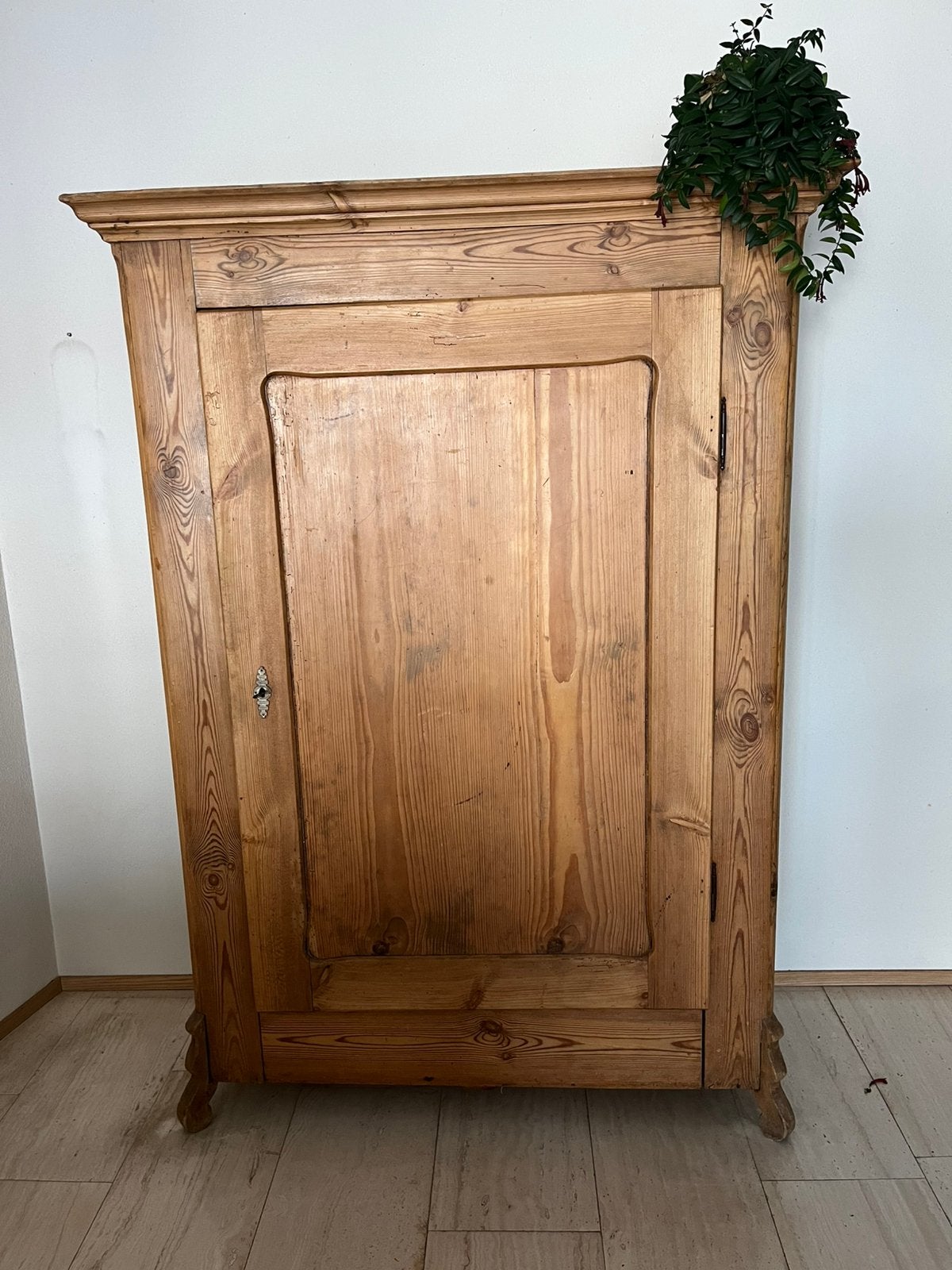 Oud grenen kast, Ophalen