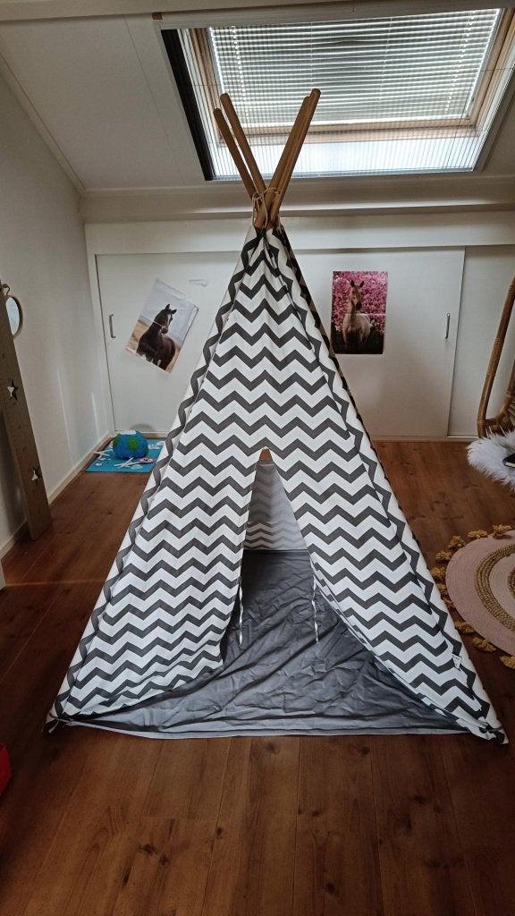Bandits and Angels Tipi Tent - Grijs/Wit Chevron, Ophalen, Zo goed als nieuw