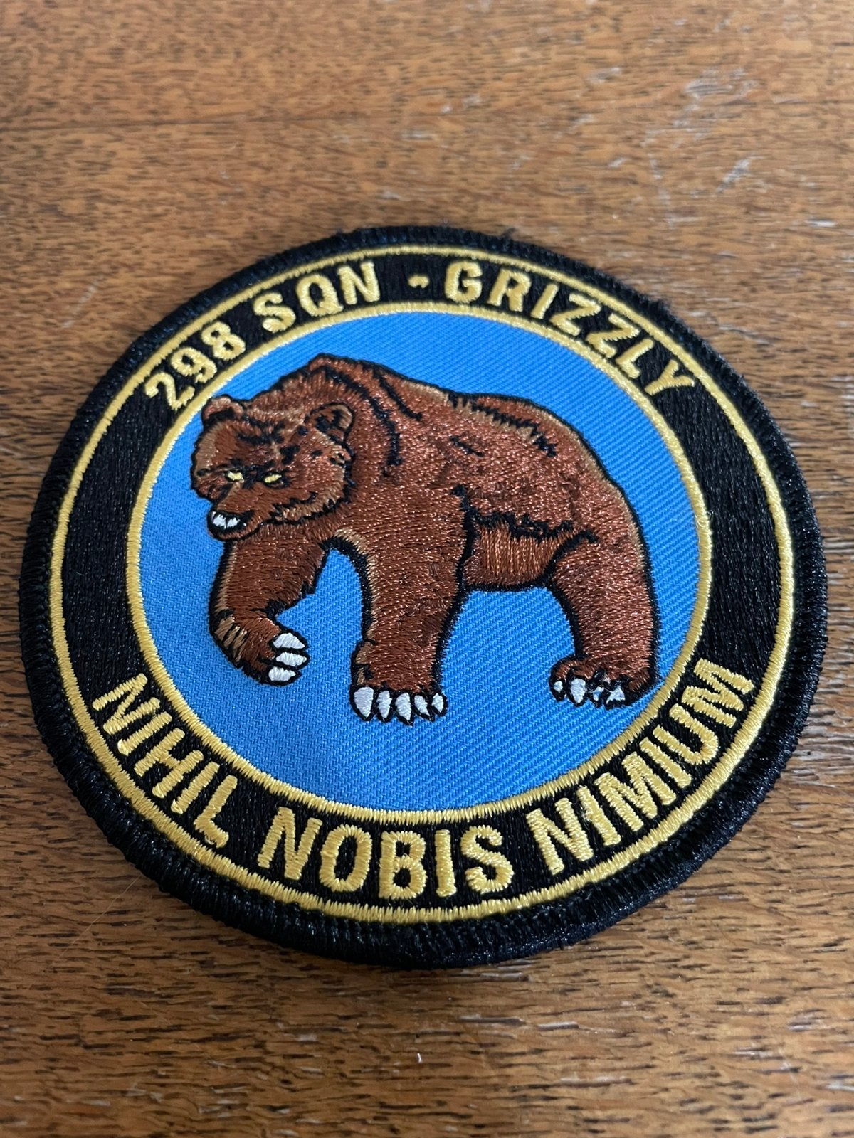 Patch 298 SQN - Grizzly nihil nobis nimium, Verzenden, Zo goed als nieuw, Patch, Badge of Embleem