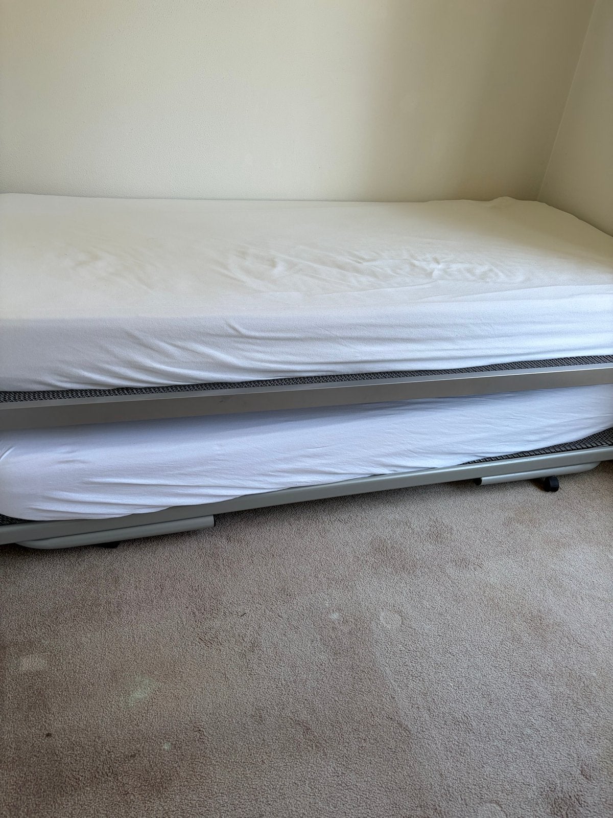 Uitschuifbaar bed met twee matrassen, Ophalen, Gebruikt, 90 cm, Eenpersoons