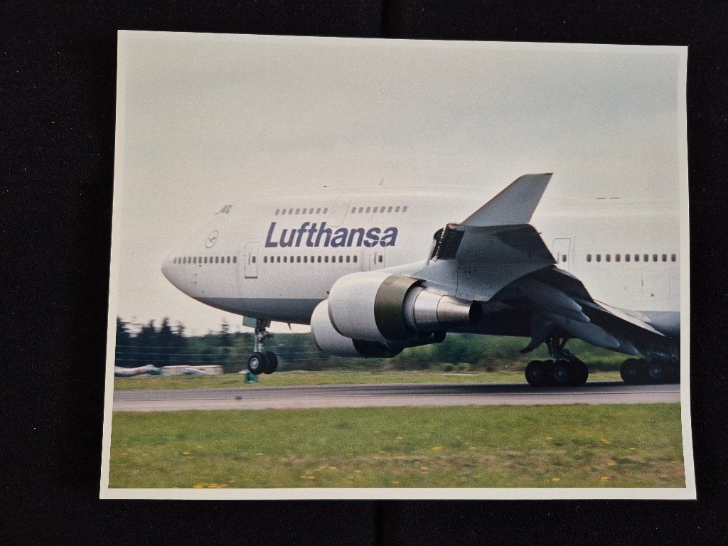 Foto van een Lufthansa Boeing 747-400 uit 1989 (F1059), Ophalen of Verzenden, Gebruikt, Kaart, Foto of Prent
