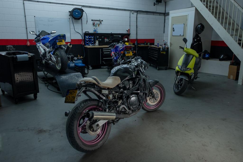 Suzuki gsx600f, Bedrijf, Naked bike