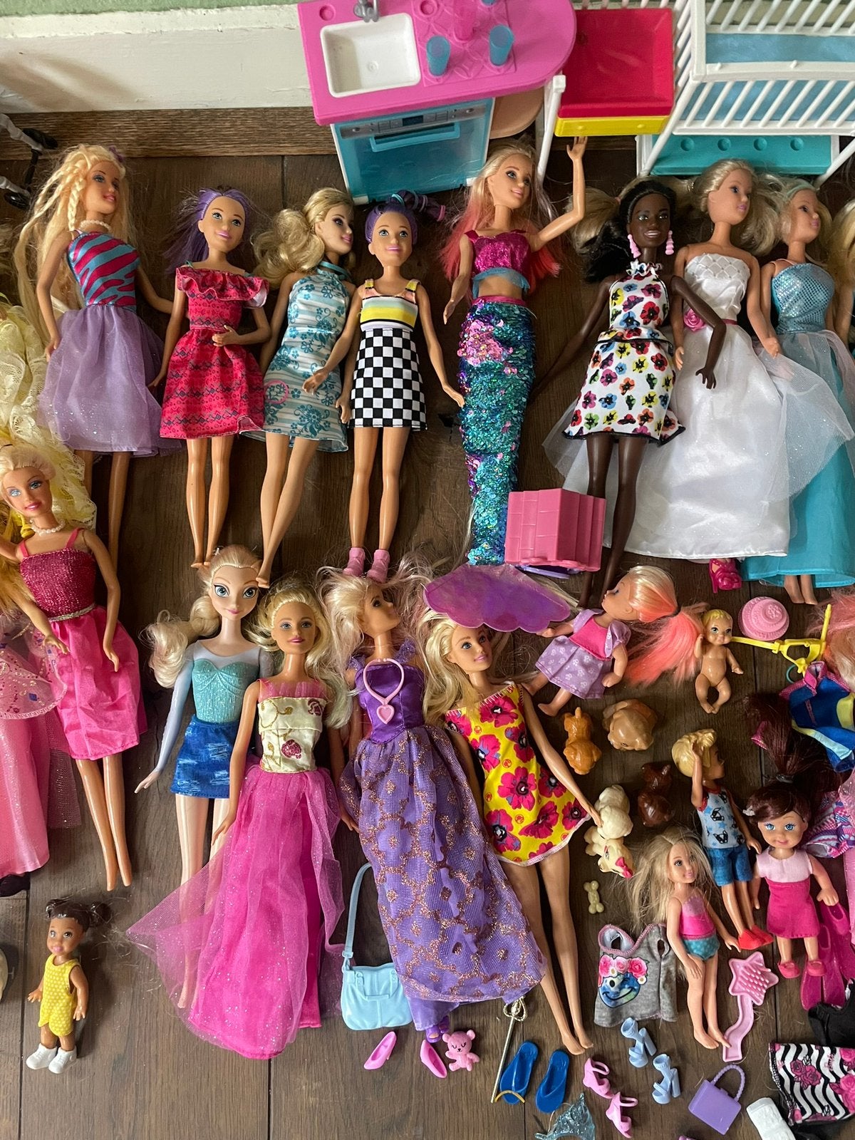 Hele collectie barbies, ken, etc, Ophalen of Verzenden, Zo goed als nieuw, Barbie